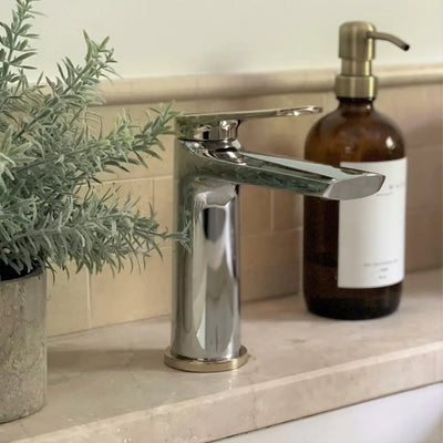 Open Box - Ibiza 1 Handle Single Hole Bathroom Faucet with Drain Assembly in Chrome finish Open Box - Ibiza 1 Handle Single Hole Bathroom Faucet with Drain Assembly in Chrome finish